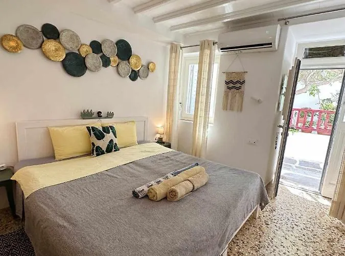 Petra Pelikan * Mykonos Town